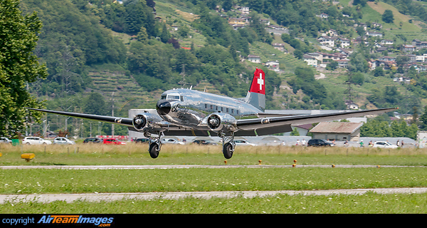 Celebrations of the 100 years of the Swiss Air Force south of the Alps and the 75 years of Locarno cantonal Airport. Douglas DC-3C