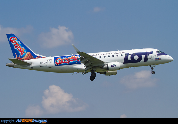 SP-LIN is now promoting a polish brand of chocolate biscuits "Grzeski". Embraer ERJ-175LR