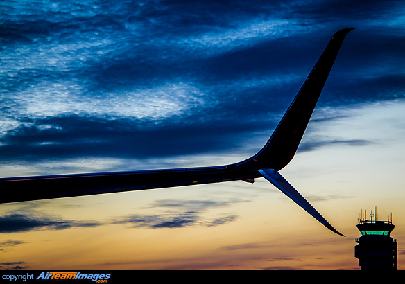 Boeing's split "scimitar" winglets Boeing 737-81D