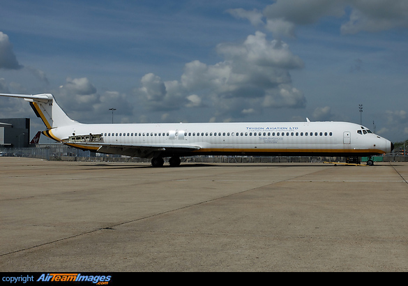 Ex Alitalia, Air Bee and ItAli Airlies MD-82 I-DAVA.
The Italian Aviation Authority (ENAC) suspended the airlines certificate due to the financial issues with the carrier. As a result, this aircraft was impounded at Gatwick. It's now used for pushback training McDonnell Douglas MD-80-MD-82