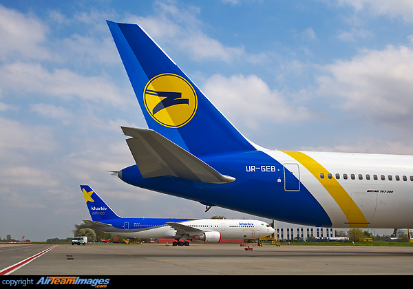 Boeing 767-33A/ER Boeing 767-33A/ER