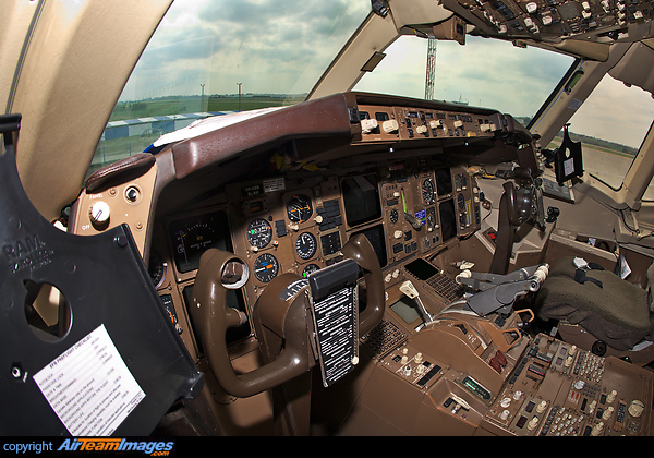 Boeing 767-33A/ER Boeing 767-33A/ER