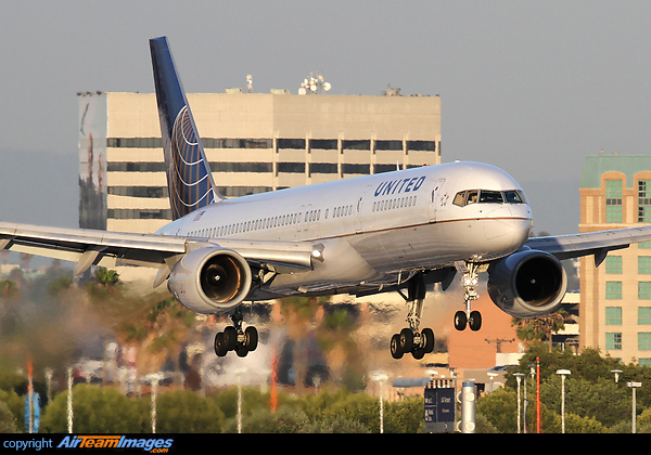 Boeing 757-222 Boeing 757-222