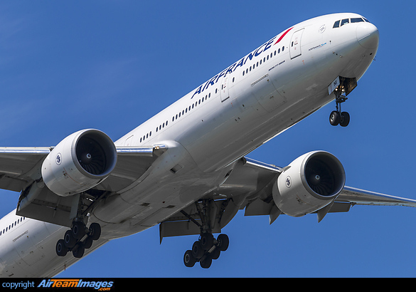 Boeing 777-328/ER Boeing 777-328/ER