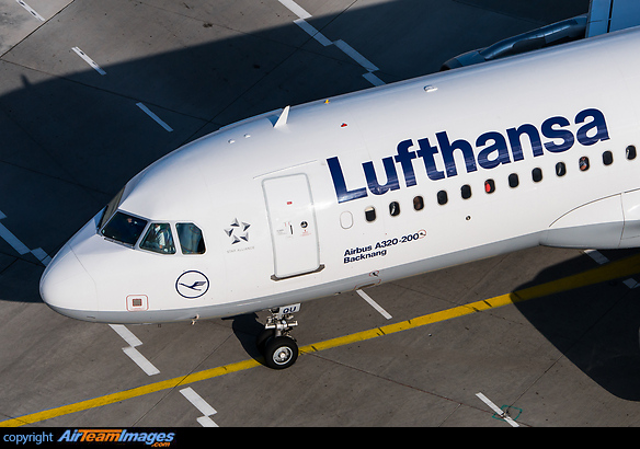 Airbus A320-211 Airbus A320-211