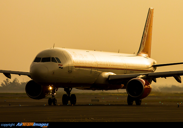 Airbus A321-211 Airbus A321-211