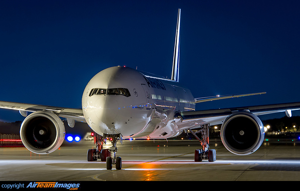Boeing 777-328/ER Boeing 777-328/ER