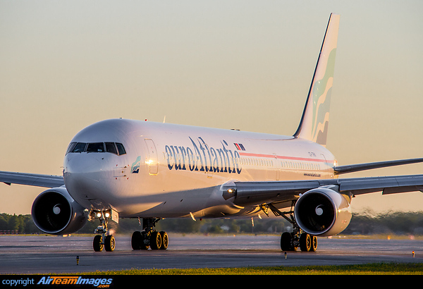 Boeing 767-383/ER Boeing 767-383/ER
