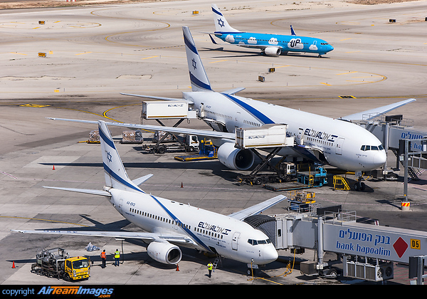 Boeing 737-758 Boeing 737-758