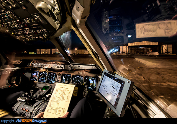 Copilot is reading the parking checklist after the flight. McDonnell Douglas MD-11F