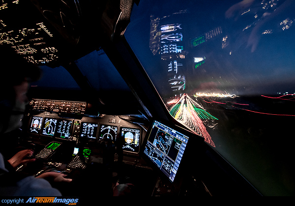 Short final runway 29. McDonnell Douglas MD-11F