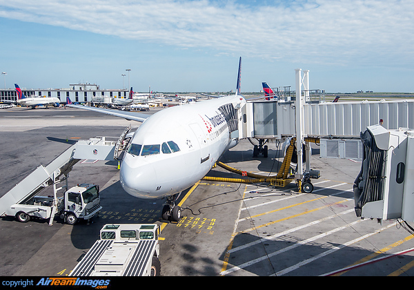 Airbus A330-301 Airbus A330-301
