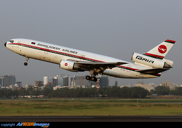 Powerful Rotation via Runway 32. McDonnell Douglas DC-10-30