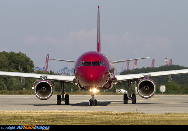 Airbus A321-211 Airbus A321-211