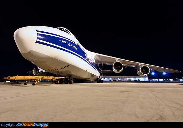 Antonov An-124-100 Ruslan Antonov An-124-100 Ruslan
