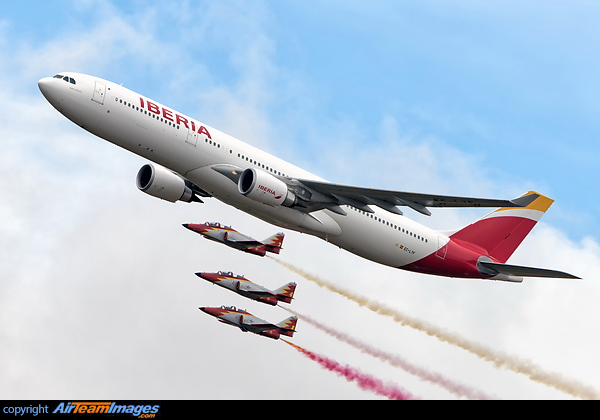 Airbus A330 & Patrulla Aguila Airbus A330 & Patrulla Aguila
