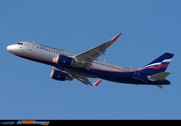Proudly presenting its sharklets. Airbus A320-214