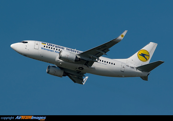 Non-standard basic white livery. Boeing 737-548