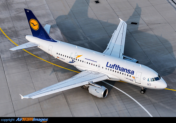 Jetfriends motive with "LU" the mascot. Airbus A319-114