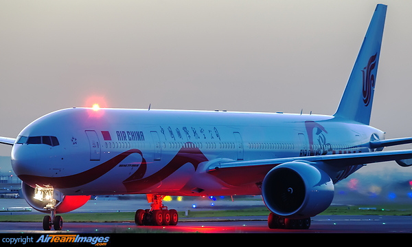 Boeing 777-39L/ER Boeing 777-39L/ER