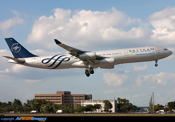 Airbus A340-313 Airbus A340-313