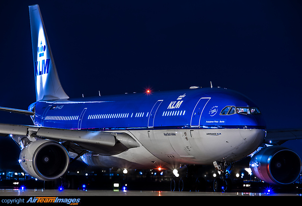Airbus A330-203 Airbus A330-203