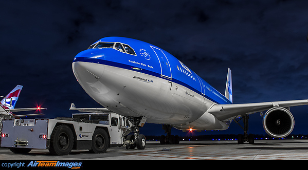 Airbus A330-203 Airbus A330-203