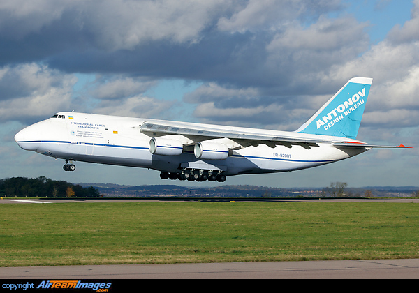 Antonov An-124-100 Ruslan Antonov An-124-100 Ruslan