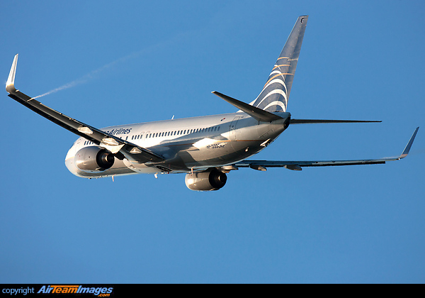 Copa Airlines departs FLL venting fuel from the wing tanks. Boeing 737-8V3