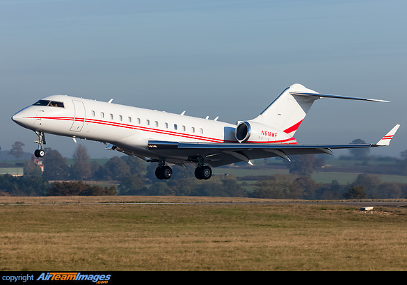 Still wearing Westfield colours and registration, N618WF arrives at Luton on a private charter flight from Tel Aviv, now operated by Advanced Air Management. Bombardier Global Express