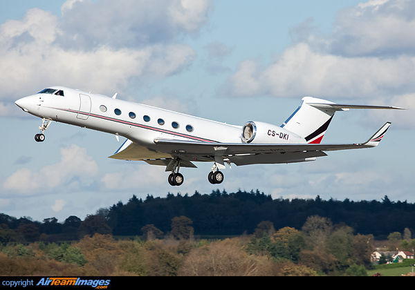 Soaring from Luton's runway 26 on departure to Algiers. Gulfstream G550