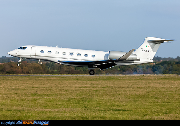 Arriving at Luton on a day trip from Dublin. Owned and operated by Irish billionaire Denis O'Brien, one of Gulfstream's most loyal customers since 2000, spanning a GIV-SP, a G-V and 3 G550s. Gulfstream G650