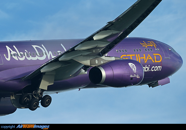 "Visit Abu Dhabi 2014" Airbus A330-343X
