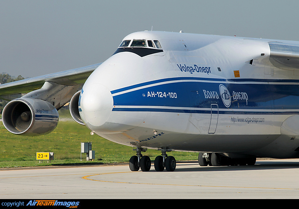 Antonov An-124-100 Ruslan Antonov An-124-100 Ruslan