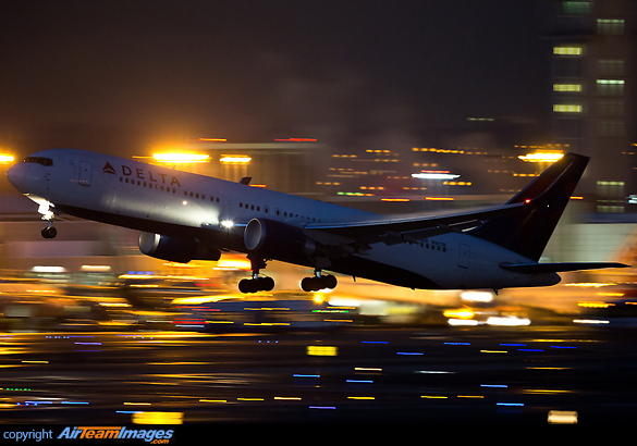 Boeing 767-332/ER Boeing 767-332/ER