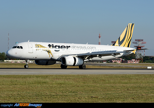 Airbus A320-232 Airbus A320-232