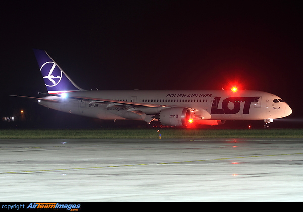 Boeing 787-8 Dreamliner Boeing 787-8 Dreamliner