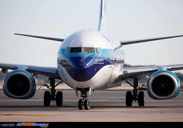 The first aircraft belonging to the new Eastern Air Lines visits Miami International Airport for the first time. Boeing 737-8AL