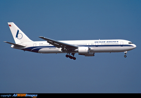 Boeing 767-328/ER Boeing 767-328/ER