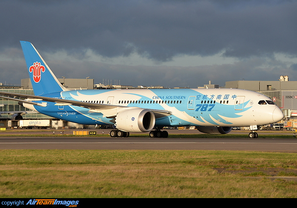 China Southern Airlines Boeing 787-8 Dreamliner B-2787 crossing over runway 27L and taxiing into Terminal 4 at Heathrow Boeing 787-8 Dreamliner