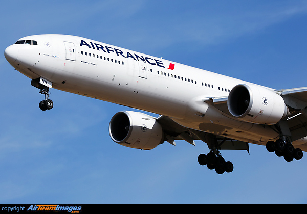 Boeing 777-328/ER Boeing 777-328/ER