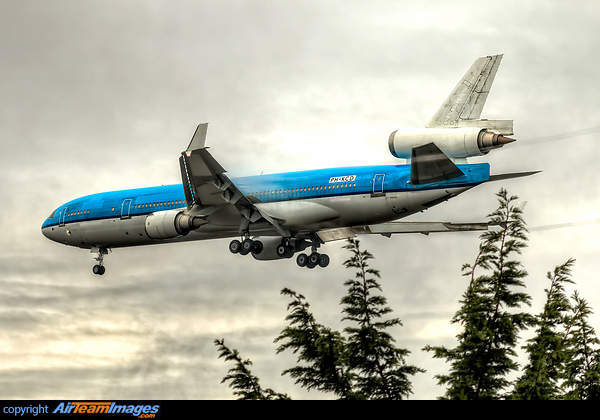 KLM MD-11 PH-KCD "Florence Nightingale" appearing out of heavy fog on short final for 16L at SeaTac Airport as a last stopping point before heading to Mohave for scrapping. McDonnell Douglas MD-11