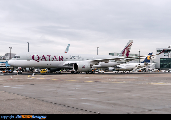 Arrival of the first scheduled flight of an A350 world-wide. Airbus A350-941