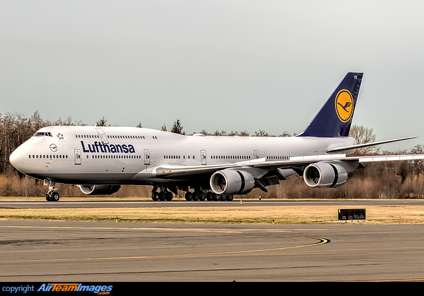 Lufthansa Boeing 747-830 - cn 37842 / ln 1511 D-ABYR in test flight phase. Photo taken at PAE 1/21/15. Boeing 747-830