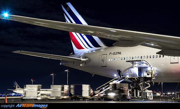 Boeing 777-328/ER Boeing 777-328/ER