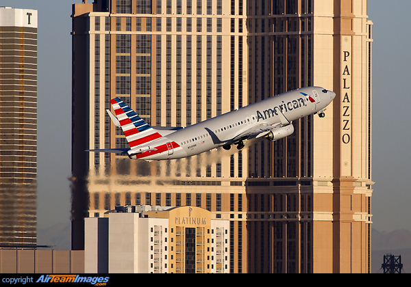 Boeing 737-823 Boeing 737-823