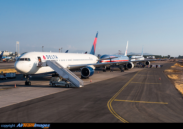 All American operators are being parked on the ramp, with a Delta Boeing 767 being followed two American Airlines examples of the same type in different colour schemes. Boeing 767-332/ER
