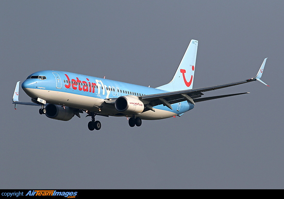 One of first aircraft in Jetairfly fleet equiped with split scimitar winglets" Split Scimitar Winglets are offered by APB for the 737-800 and 737-900ER and came into service in early 2014.
They are available as a retrofit to existing winglet aircraft. APB expect to be able to offer the retrofit to all of the 737NG range by the end of 2015. A set of SSWs weigh 133kg (294Lb) per aircraft but give fuel savings of 1.6% on sectors of 1000nm rising to 2.2% on sectors of 3000nm. This equates to an extra 65nm range. Boeing 737-8K5