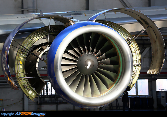 Pratt & Whitney PW4090 Engine Pratt & Whitney PW4090 Engine