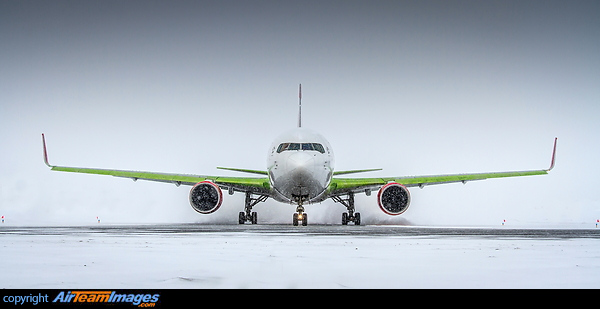 Boeing 767-33A/ER Boeing 767-33A/ER